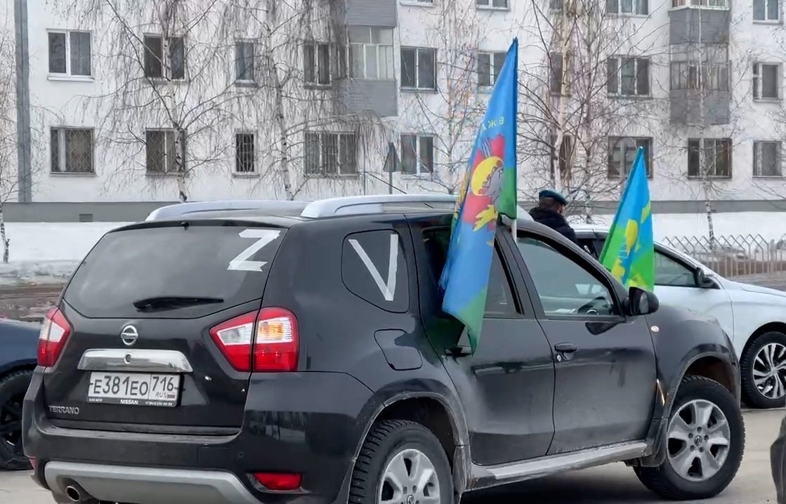 Видео: в Челнах устроили автопробег в поддержку российских военных  13.03.2022