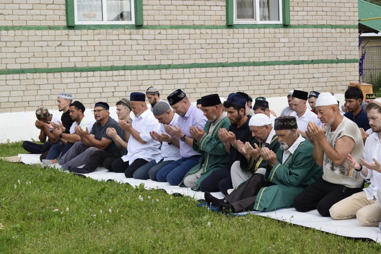 Фаил Камаев в Курбан-байрам посетил мечеть в Нижнем Суык-Су 09.07.2022