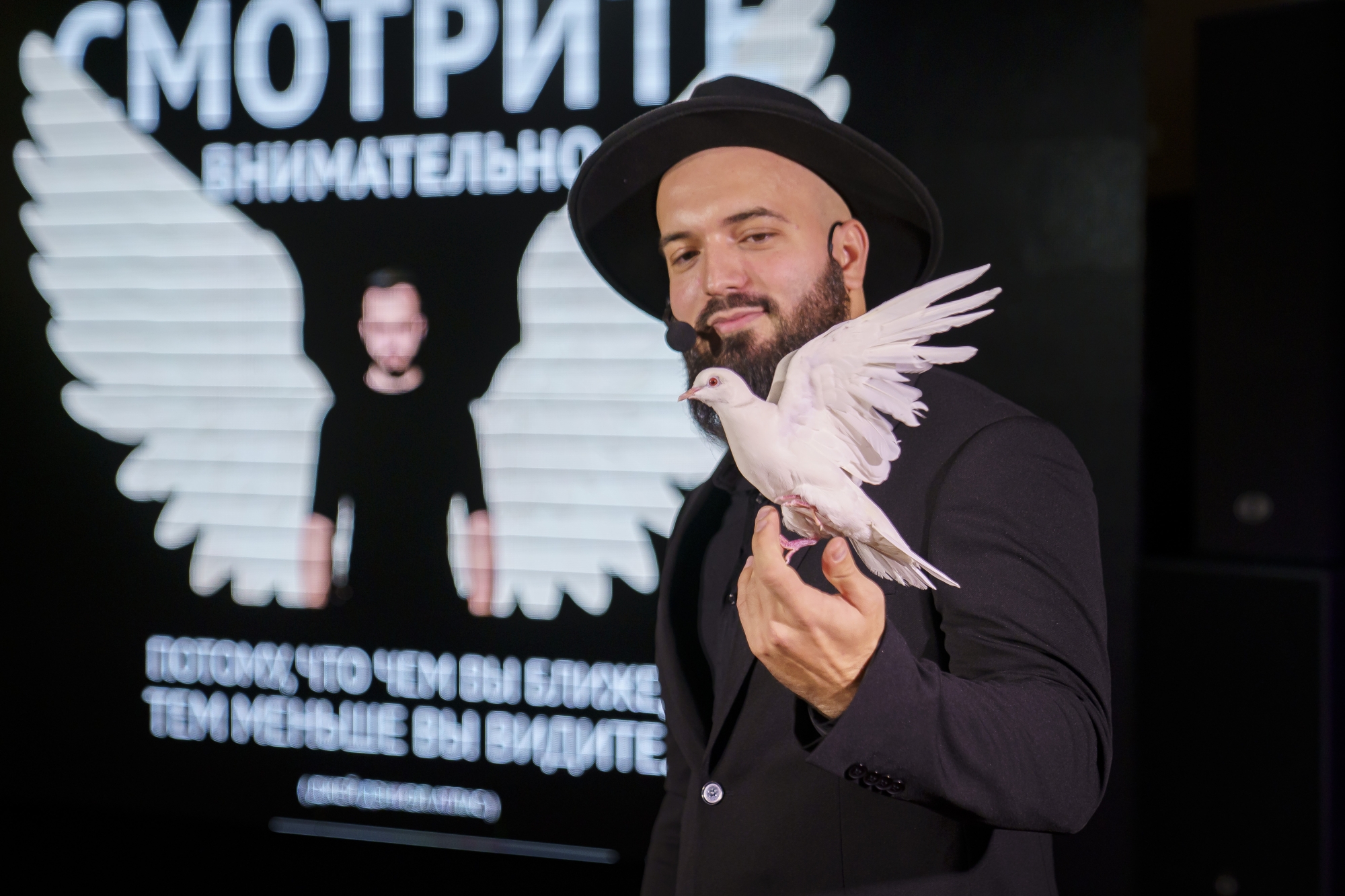 Небо, самолеты и duty free: как ресторан «Круглый стол» отметил 15-летие 