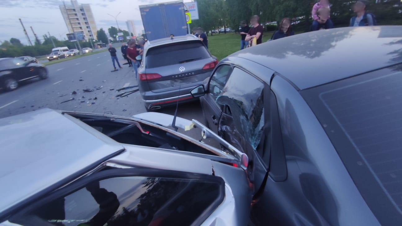 В ДТП с четырьмя автомобилями около «Сердца города» пострадал подросток (фото)