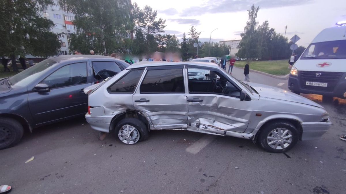 В ДТП с четырьмя автомобилями около «Сердца города» пострадал подросток  (фото) 08.06.2023