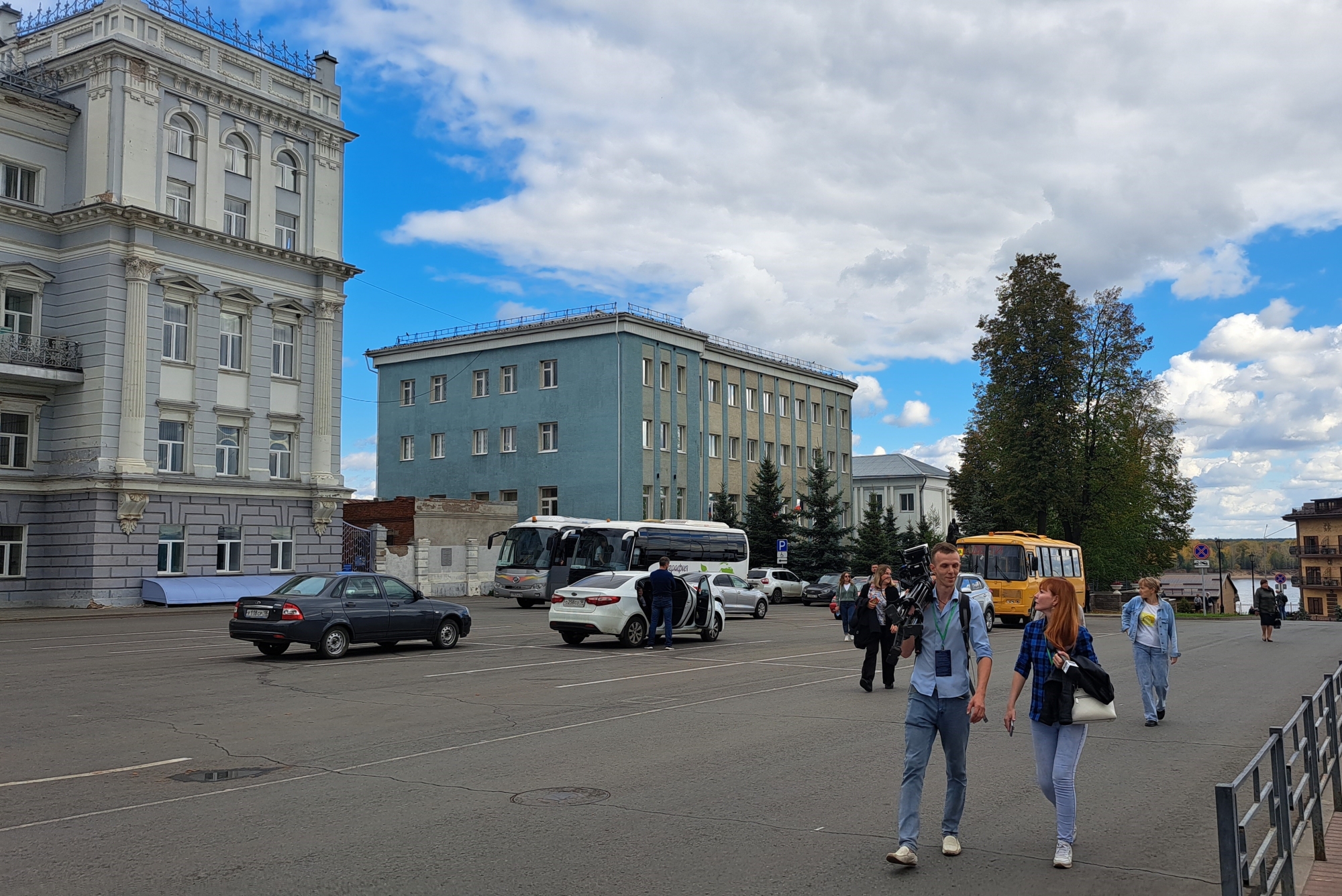 «Бывает, что нерационально строить причальную стенку, дебаркадер поставили и пойдет. Но это же Челны!»     