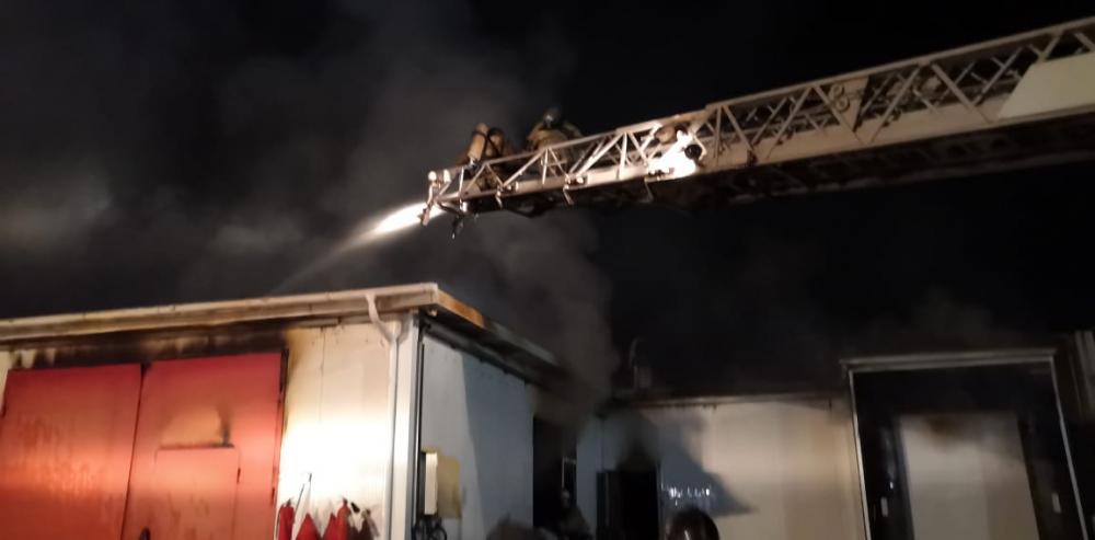 Сильный пожар на фабрике «Акульчев» (фото)
