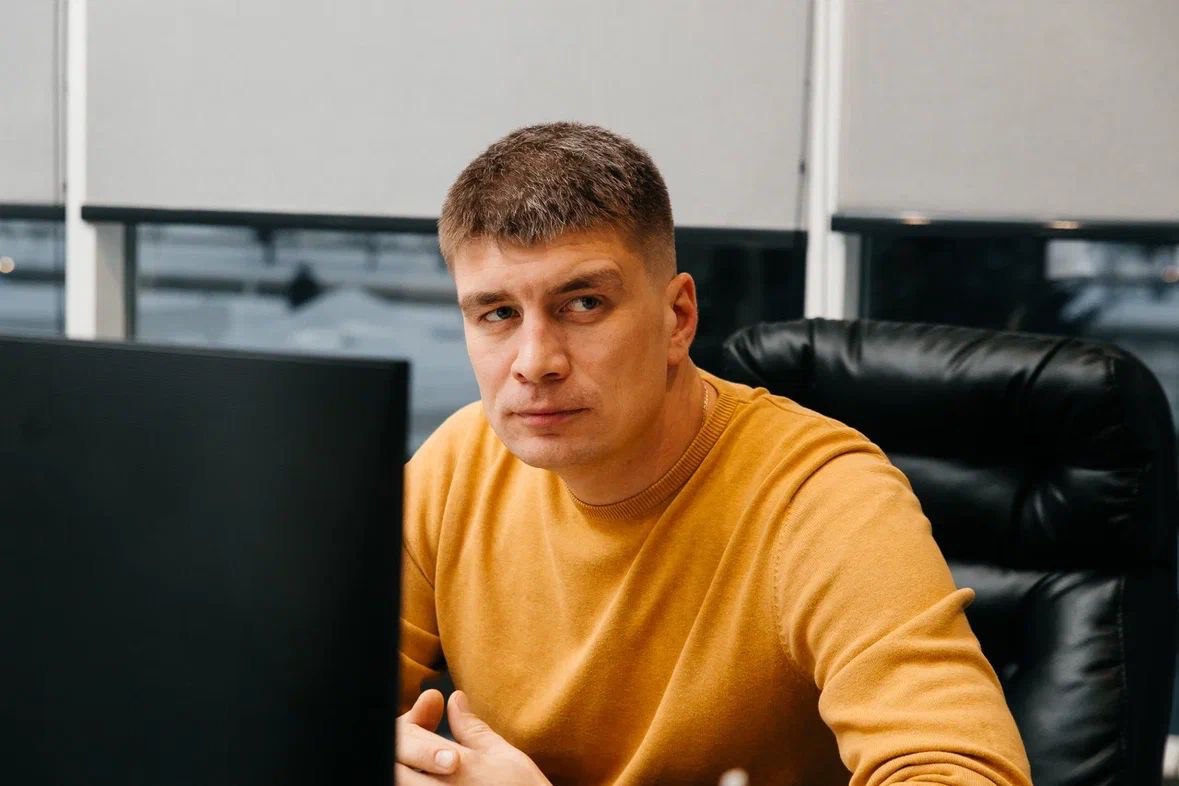 «Это серьезный опыт. Представьте дорогу в тайге в 400 км с бездорожьем. На середине - наше производство»
