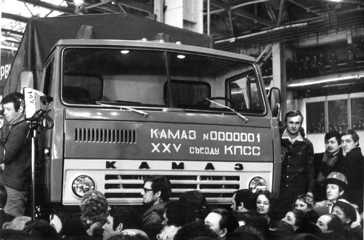 Почему на первом КАМАЗе экстренно сменили номера и парадную надпись