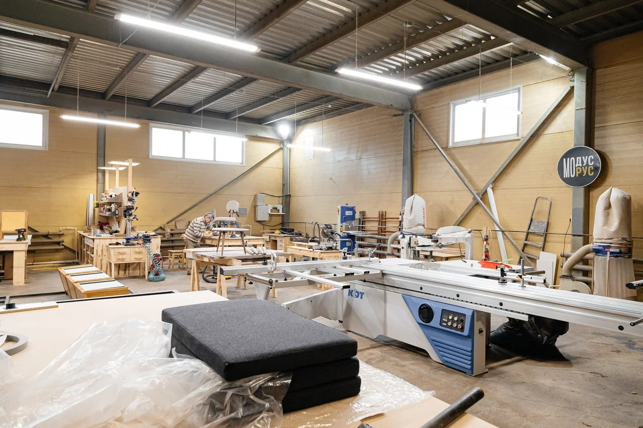 «Нас не привлекает мебель, которая в 90% присутствует на рынке. В ней нет ни жизни, ни души» «Нас не привлекает мебель, которая в 90% присутствует на рынке. В ней нет ни жизни, ни души»