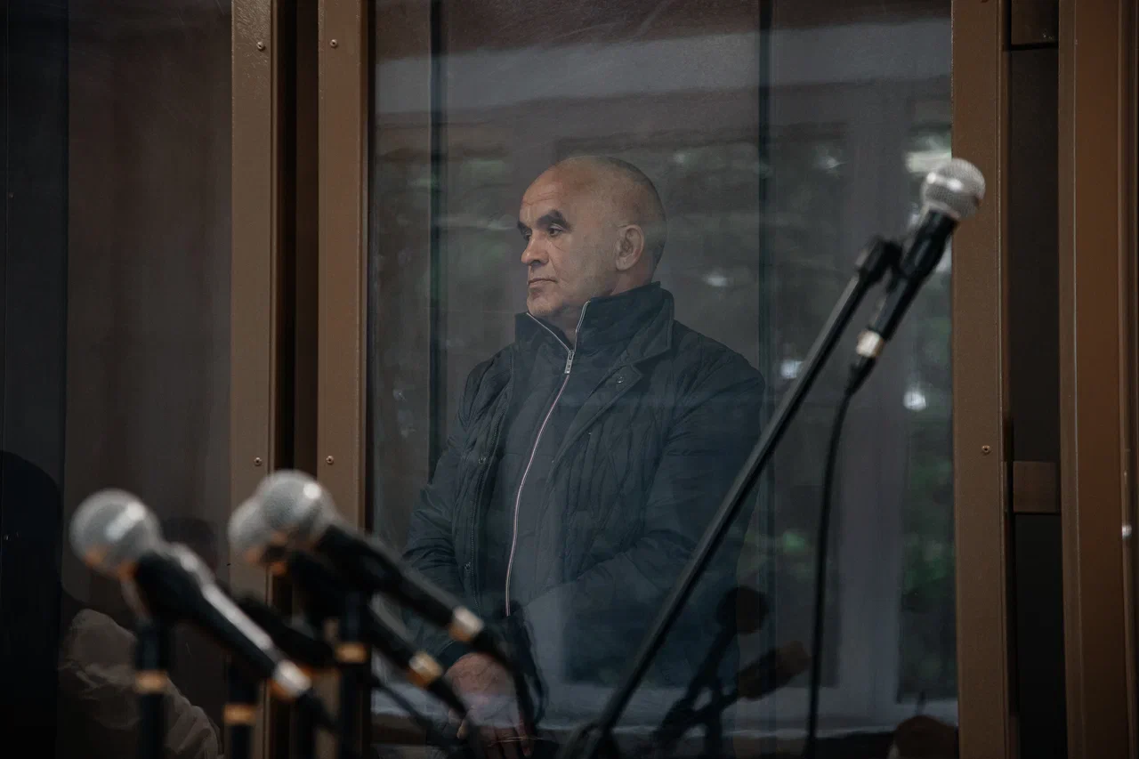 «Сказали, что у меня перелом скуловой кости в четырех местах. Как я понял, он часы на руку намотал и бил по лицу»