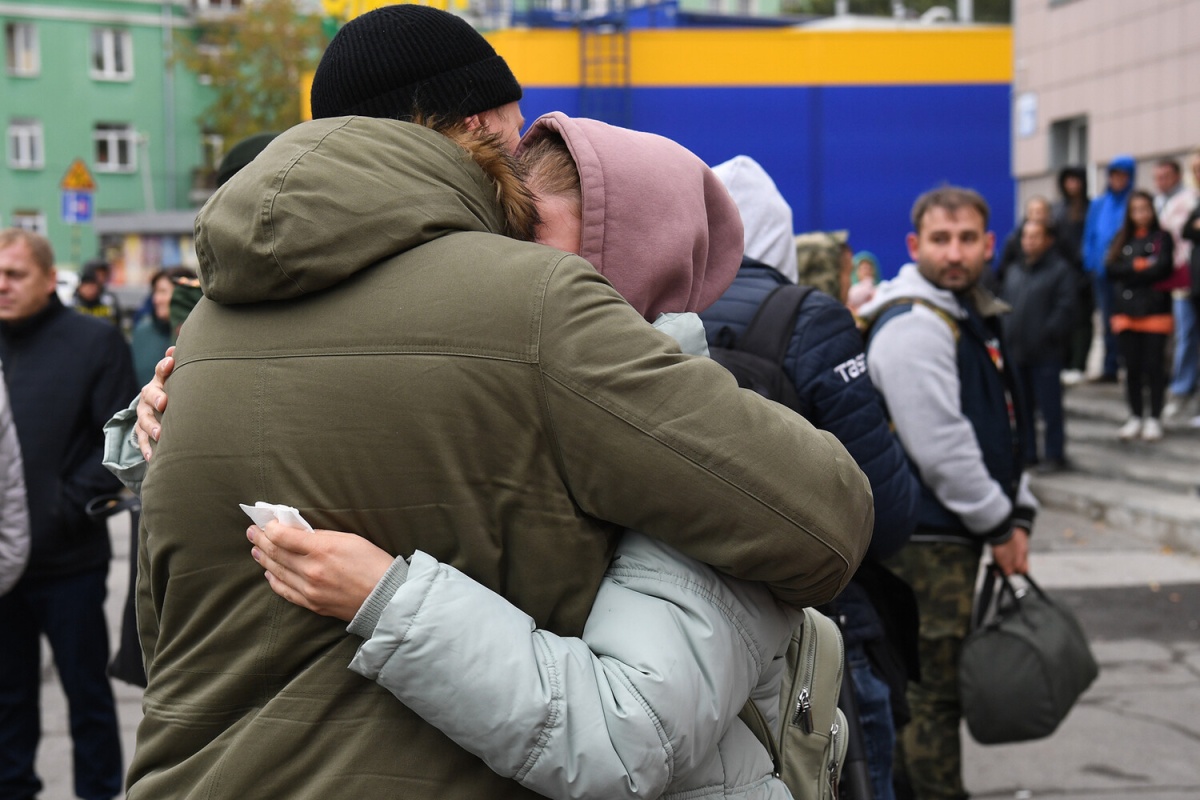 Пункты сбора помощи солдатам. Мобилизация. Мобилизация в России. Мобилизация в России сентябрь 2022. Мобилизация отец ребенком прощается.