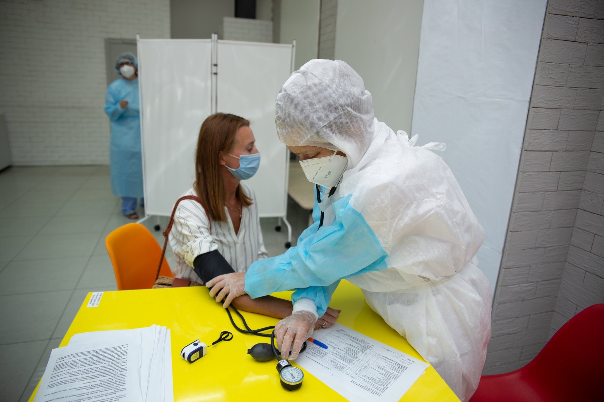 Фото: как идет вакцинация челнинцев в торговом центре «Омега» 