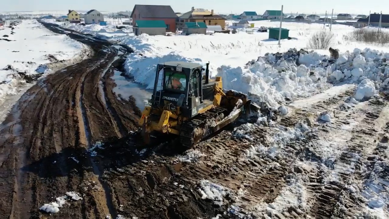 Власти Тукаевского показали, как строят дорогу в Подсолнухах (фото)