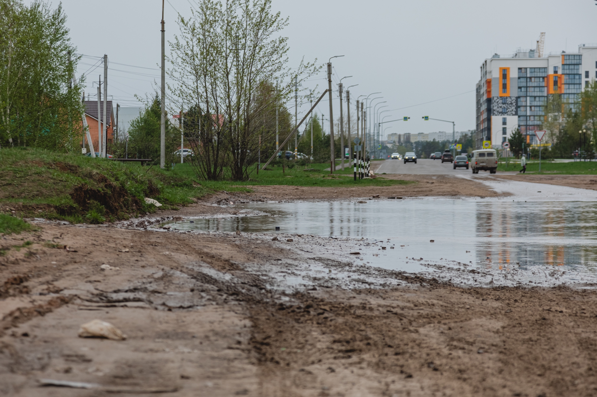 «Нет дорог, поэтому нет транспорта. Такси к нам не заезжает, скорая тоже»