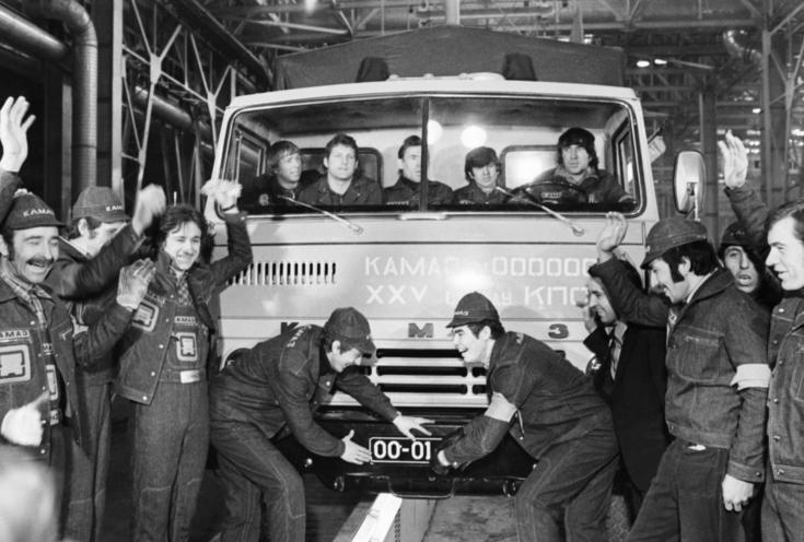 В Челнах сегодня празднуют 50‑летие со дня выпуска первого грузовика КАМАЗ