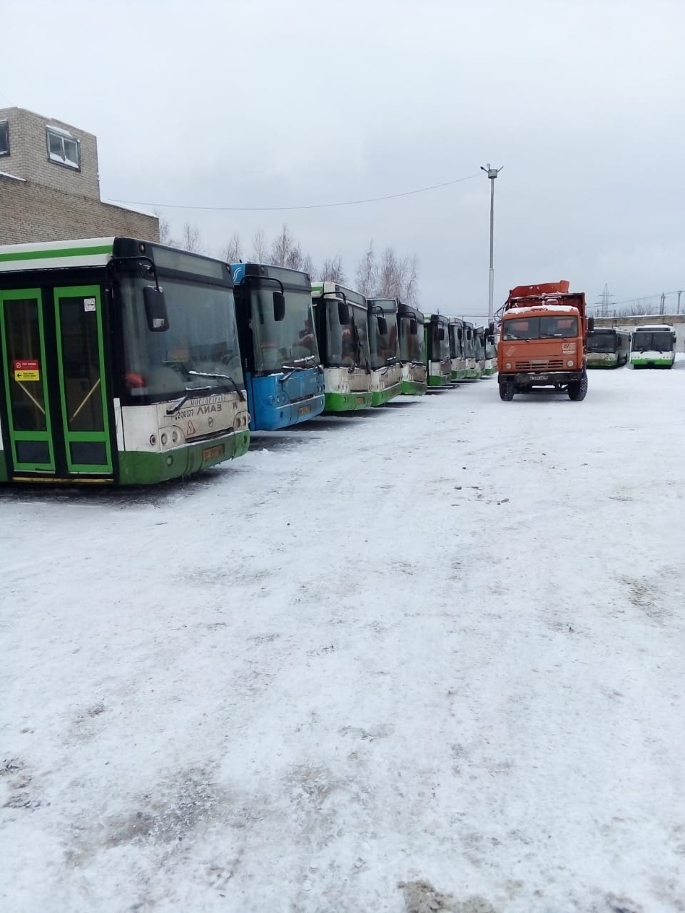 40 московских ЛиАЗов выйдут на маршруты после Нового года (фото) 29.12.2020