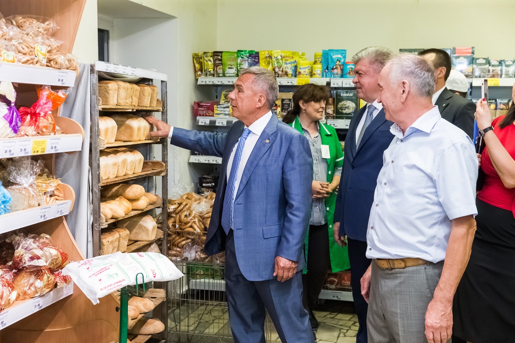 Рустам Минниханов посетил «Челны-хлеб»