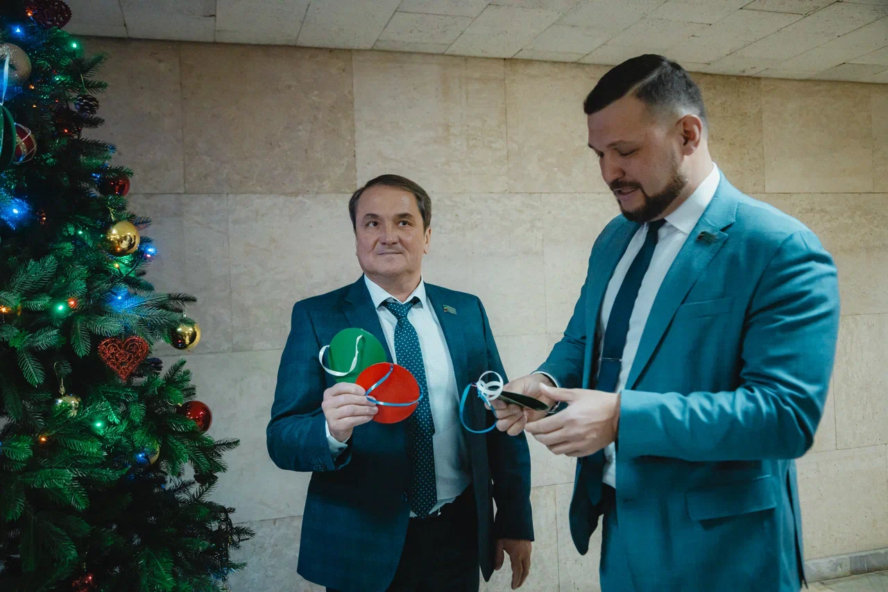 Какие просьбы детей достались депутатам на «Елке желаний» (фото)