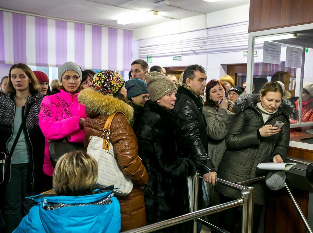 В Челнах родители первоклассников взяли штурмом Пушкинский пролицей (видео)  02.04.2021