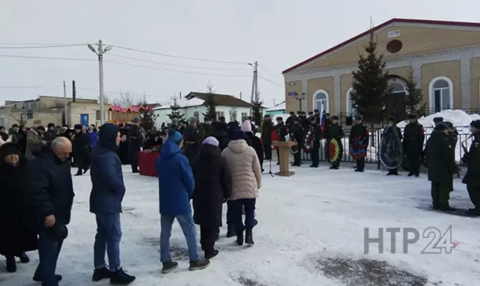 Похороны погибших в крокус сити видео. Похороны солдат погибших на Украине Нижнекамск. Похоронили Нижнекамск.