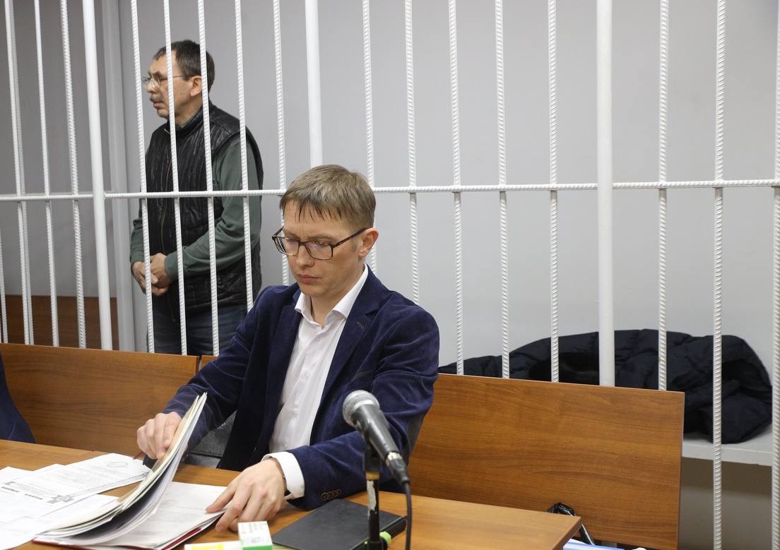 Фото: бывшего директора филиала КФУ Анатолия Макарова доставили в суд