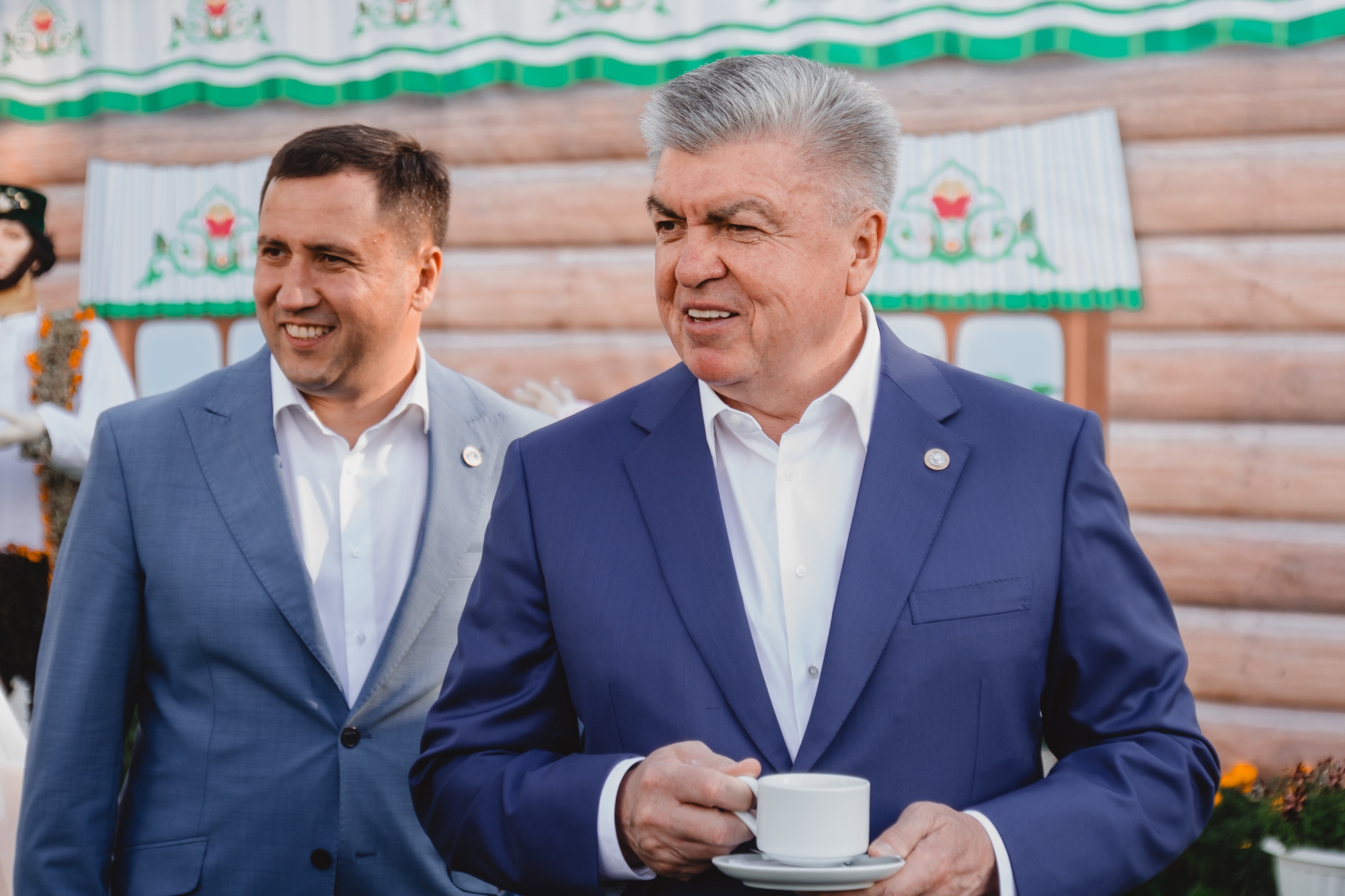 Как Магдеева угощали малиной и просили сделать селфи, чтобы «жена обалдела»