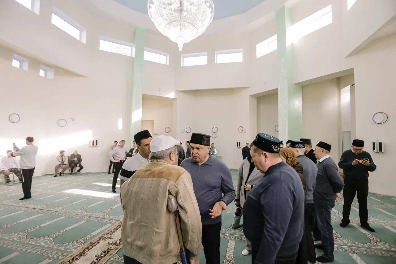 Фото: в мечетях города прошли гает-намазы в честь окончания месяца Рамадан