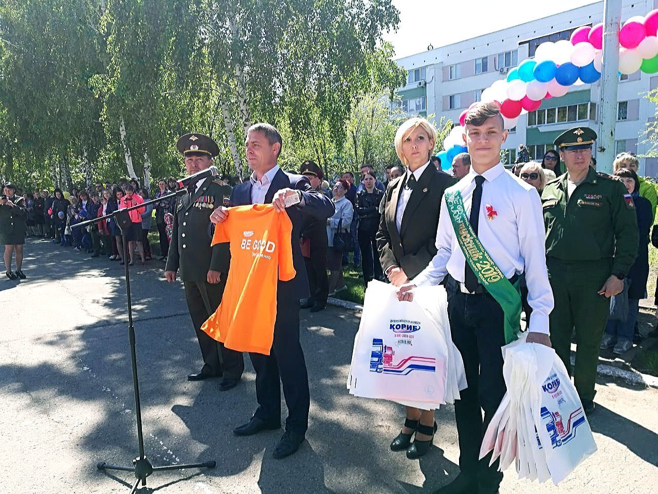 ГК «Кориб» Олега Коробченко поздравила выпускников школ 