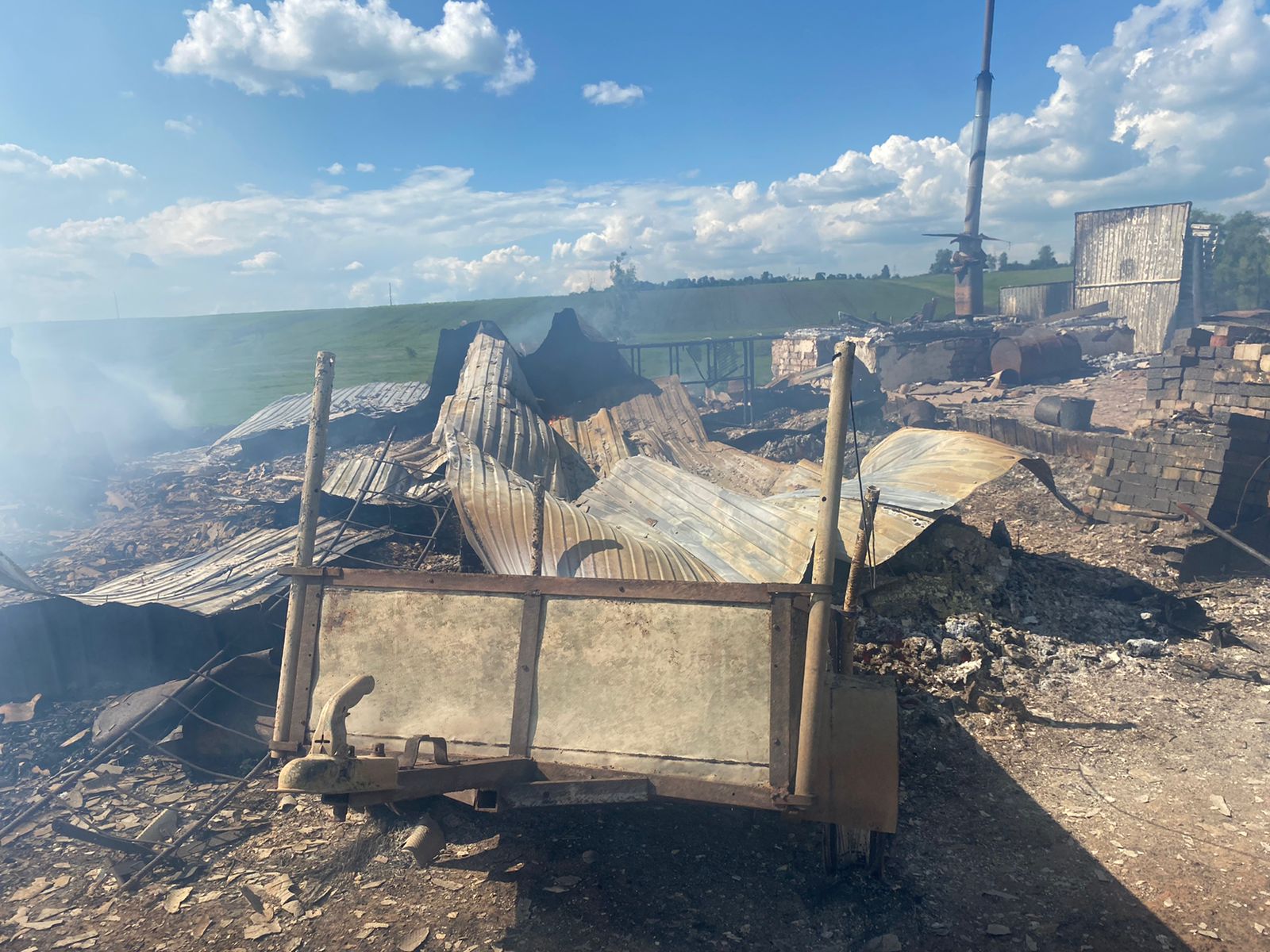 В крупном пожаре в Тукаевском районе сгорело три дома 18.06.2022