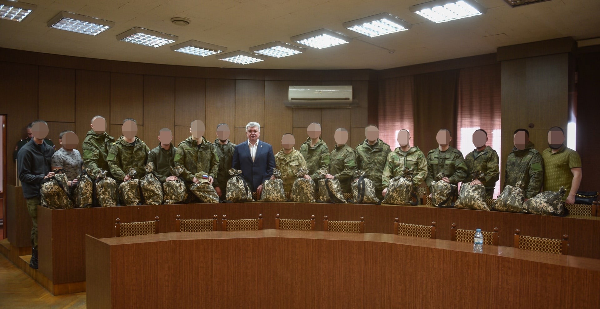 Мэр Челнов встретился с военнослужащими, которые приехали в отпуск