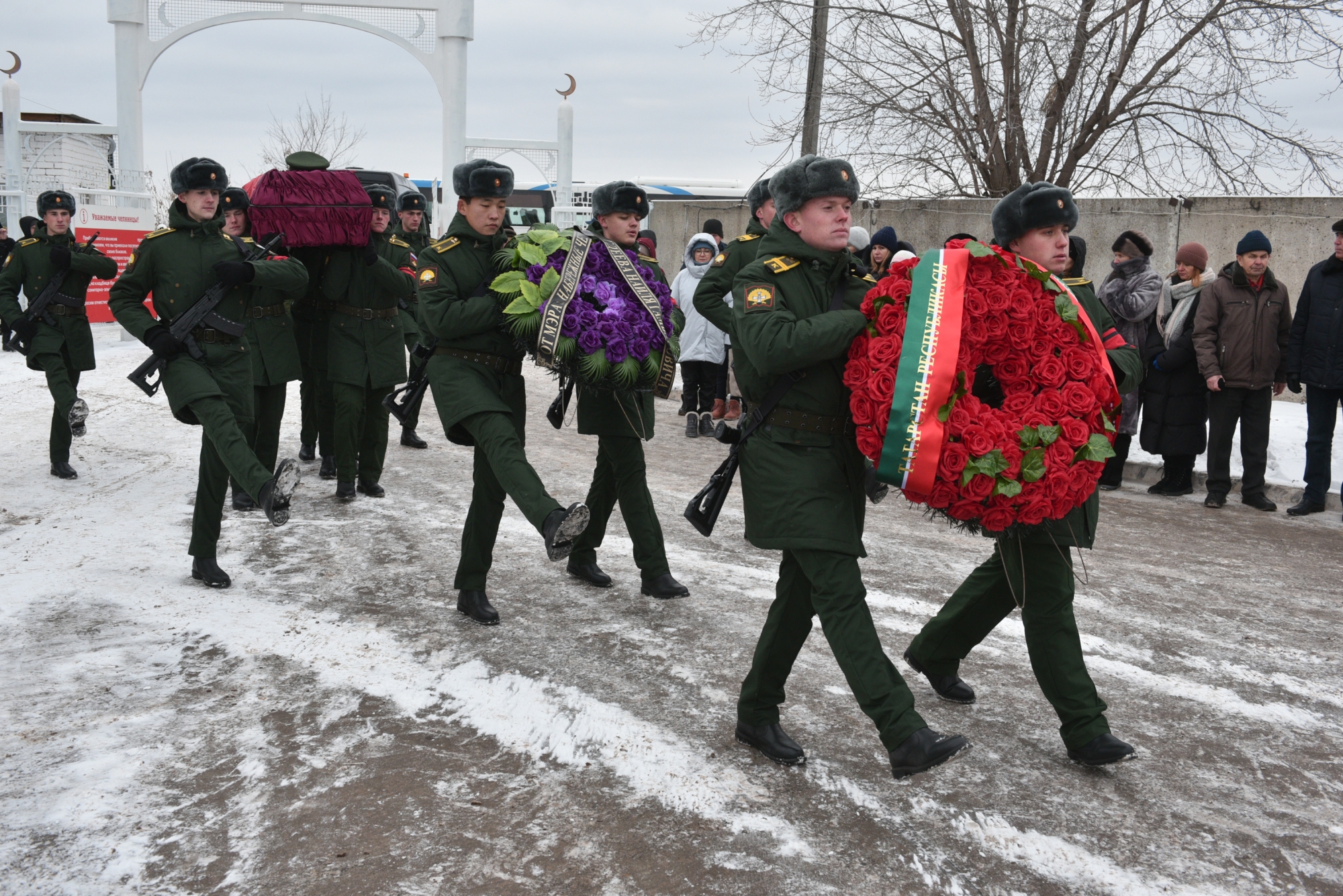 В Челнах похоронили бойца, погибшего в спецоперации на Украине