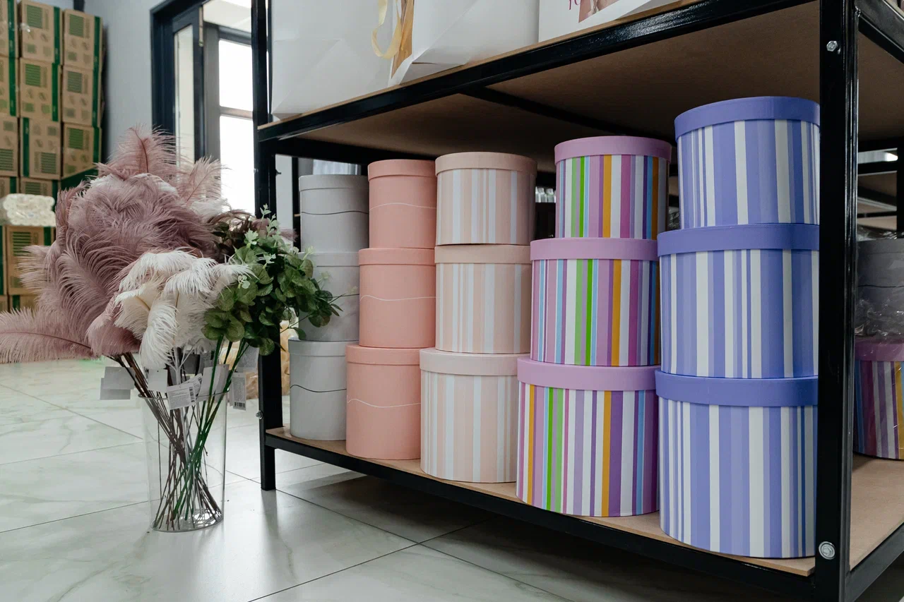 У игроков цветочного рынка ажиотаж – товар разбирают по пути на склад (фото) У игроков цветочного рынка ажиотаж – товар разбирают по пути на склад (фото)