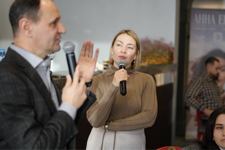 «Пора перестать жадничать. Делиться нужно!»: Жанна Дарина о грядущем бизнес-обеде