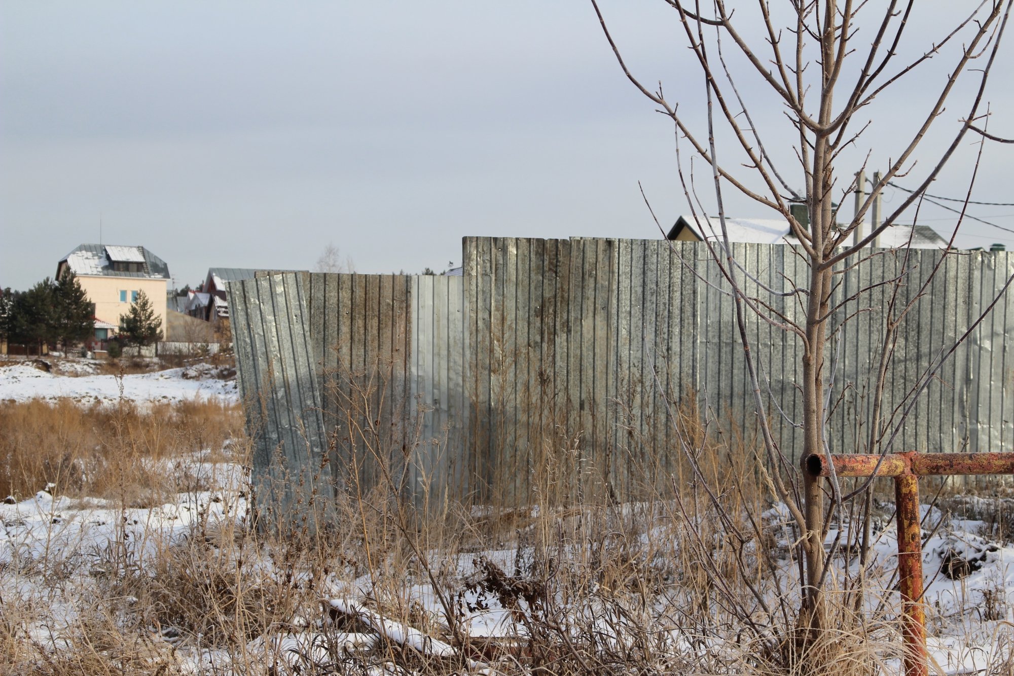 В 68-м комплексе убирают следы провальной стройки (фото)