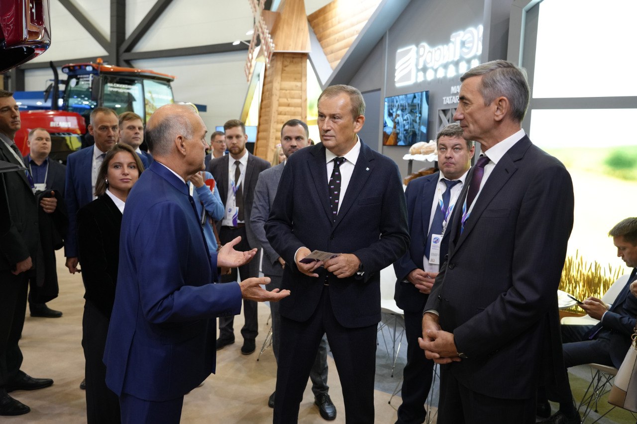 «РариТЭК» передал «Газпрому» первый выпущенный в России среднетоннажный грузовик LOTOS «РариТЭК» передал «Газпрому» первый выпущенный в России среднетоннажный грузовик LOTOS