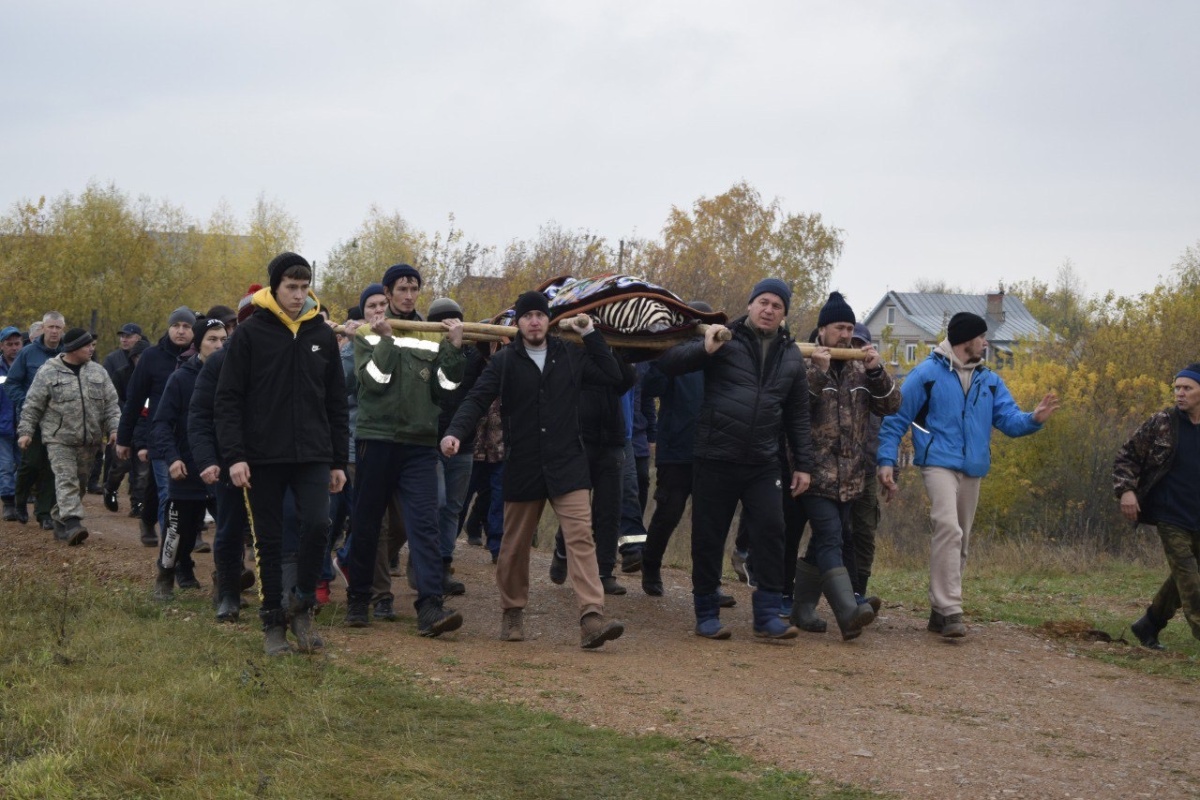 В Тукаевском районе простились с прапорщиком, погибшим на Украине 14.10.2022