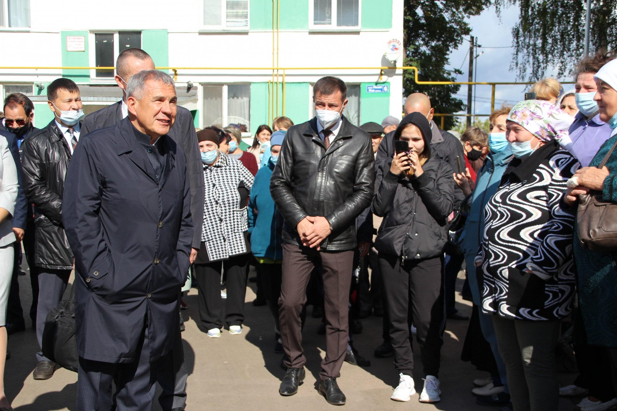 Минниханову показали, как в Тукаевском районе приводят в порядок дворы (фото)