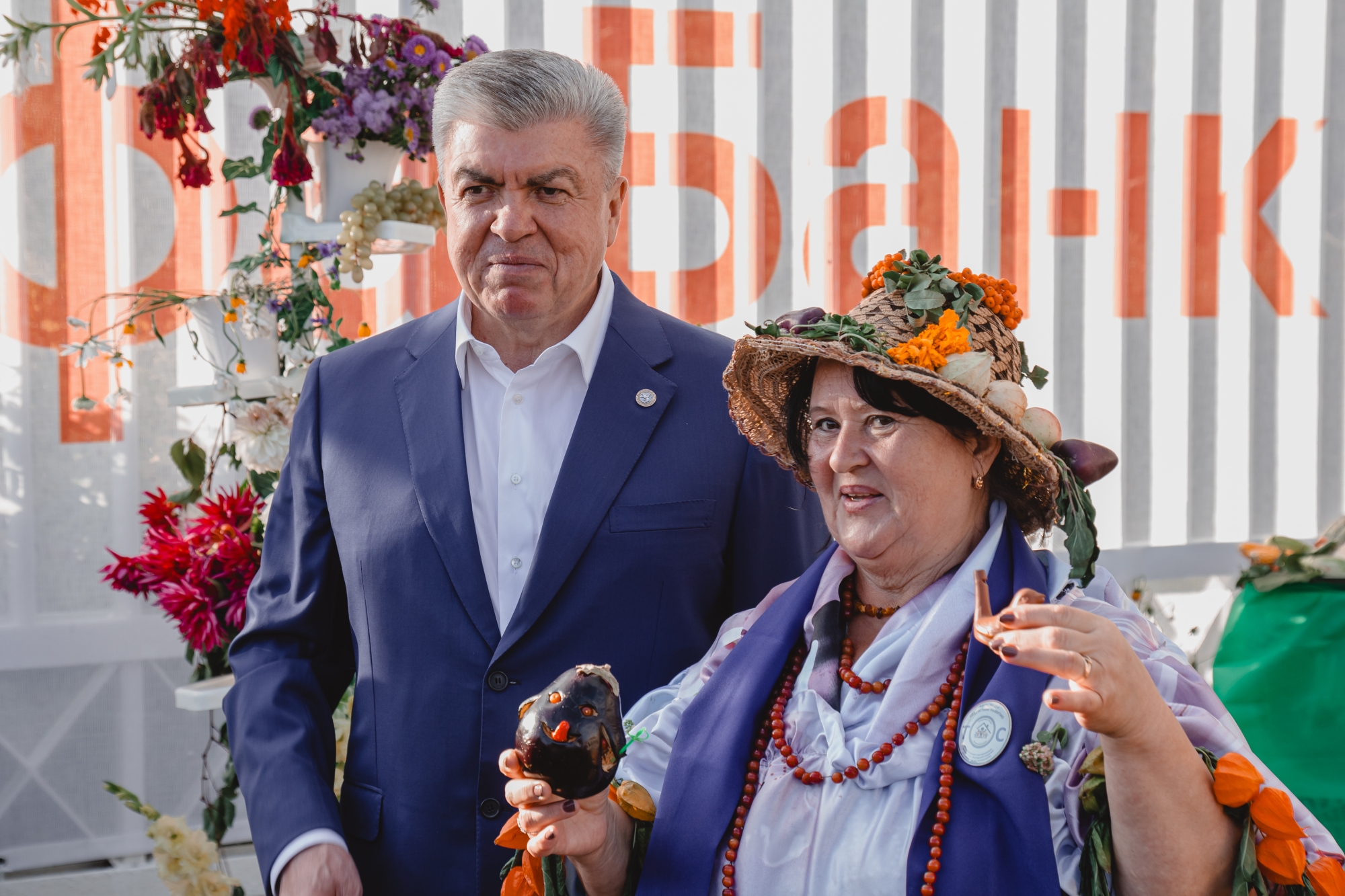 Как Магдеева угощали малиной и просили сделать селфи, чтобы «жена обалдела»