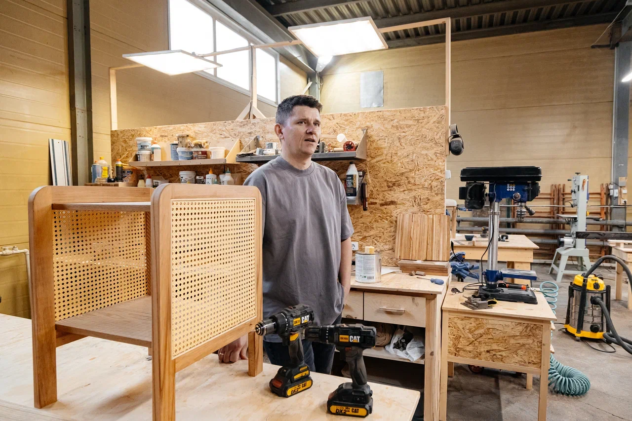 «Нас не привлекает мебель, которая в 90% присутствует на рынке. В ней нет ни жизни, ни души» «Нас не привлекает мебель, которая в 90% присутствует на рынке. В ней нет ни жизни, ни души»