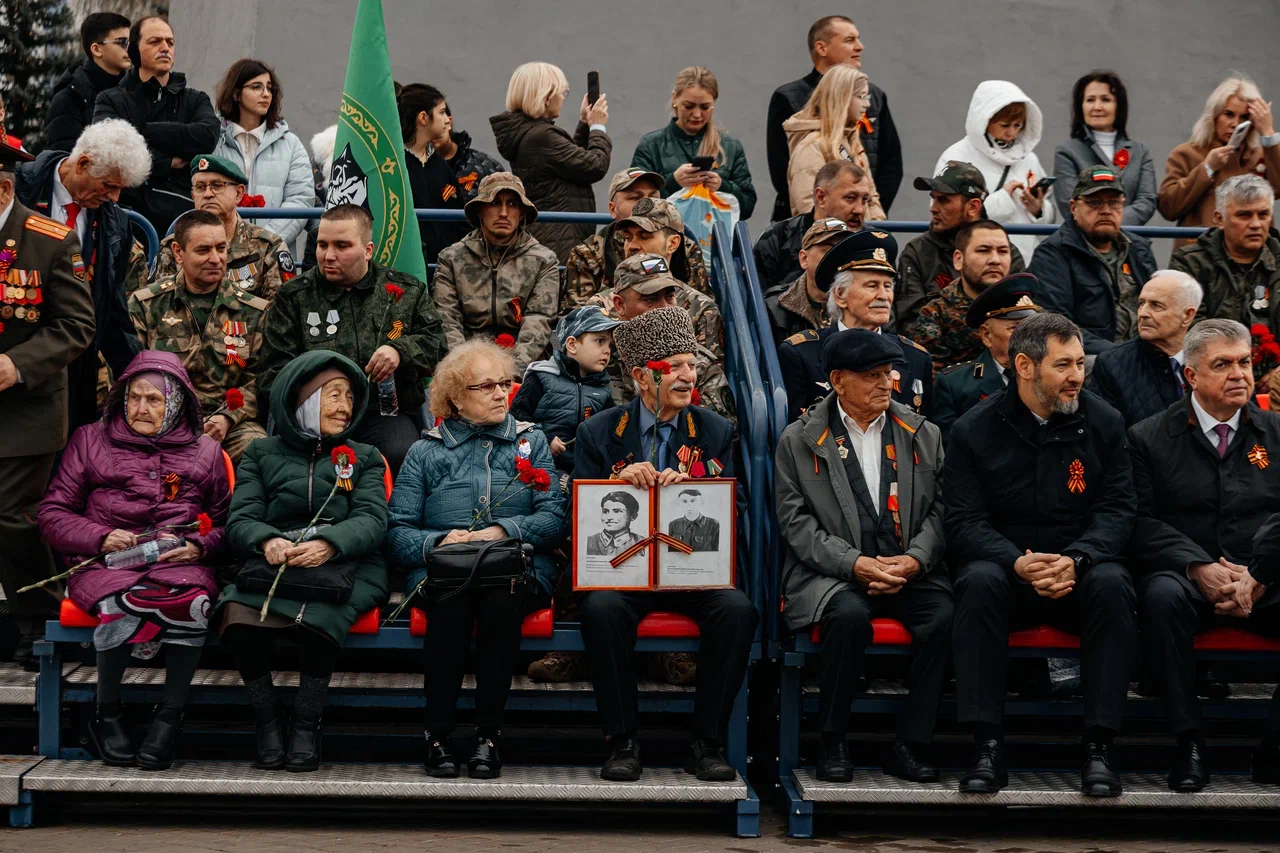 Фото: на парад Победы в Челнах собрались участники боевых действий разных лет 