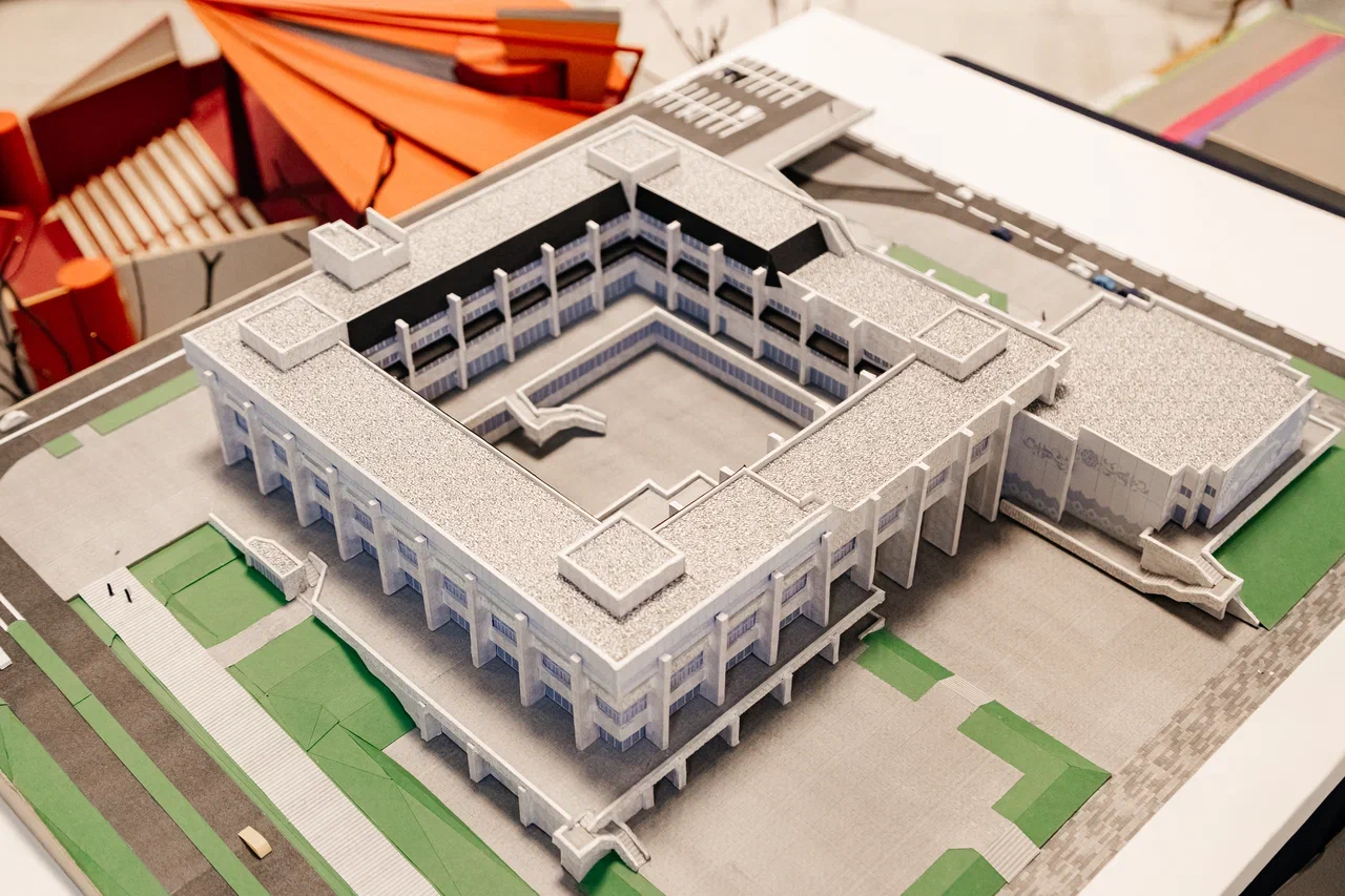 Фото: на фасад здания мэрии предложили нанести портрет Сары Садыковой Фото: на фасад здания мэрии предложили нанести портрет Сары Садыковой