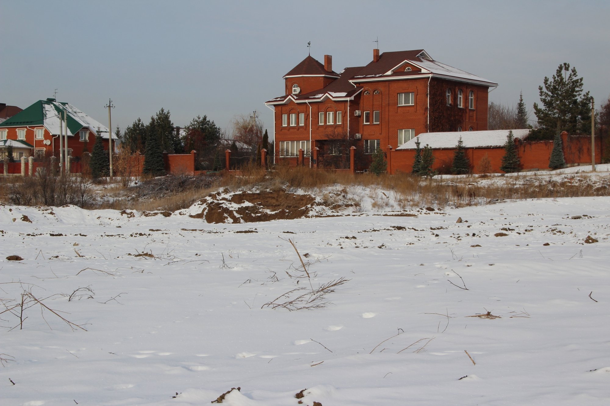 В 68-м комплексе убирают следы провальной стройки (фото)