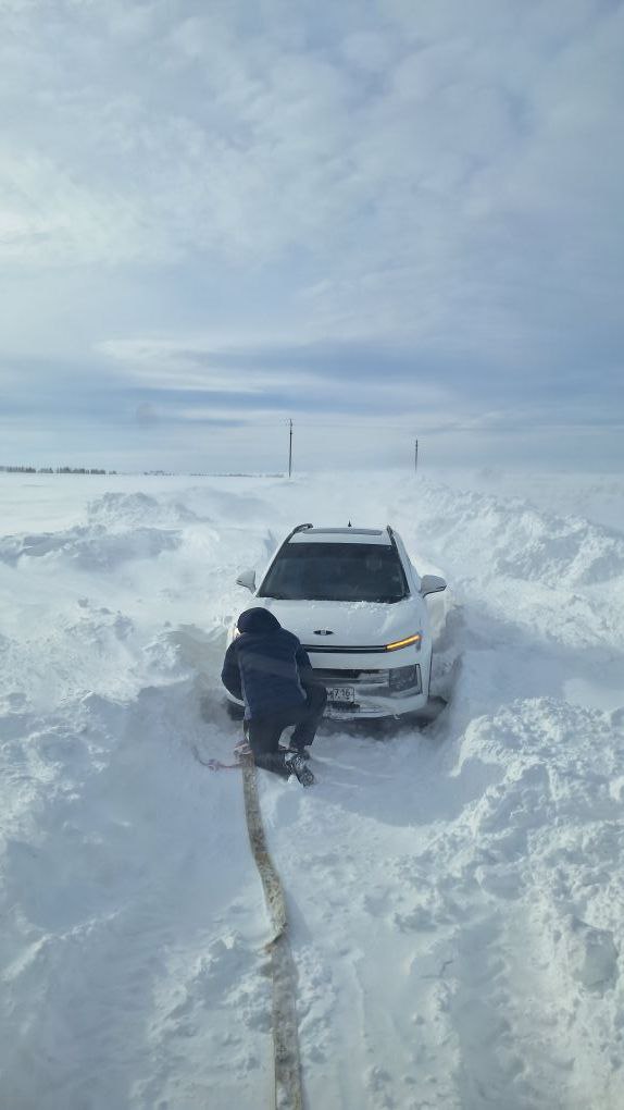 «Люди массово застревали в пургу»: СНТ бьёт тревогу из-за чистки дорог в районе