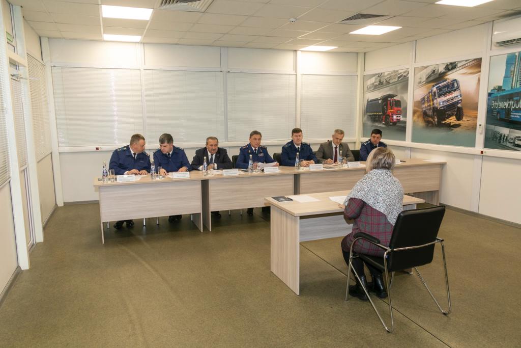 Заместитель генпрокурора РФ провел встречу с камазовцами на производстве