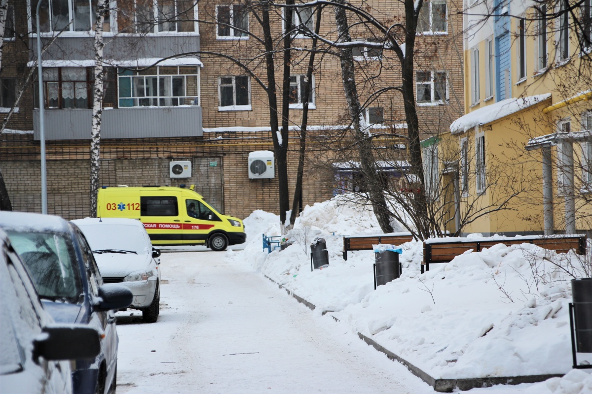 В Челнах спасли девочку, которая чуть не замерзла на запертом балконе  21.12.2022