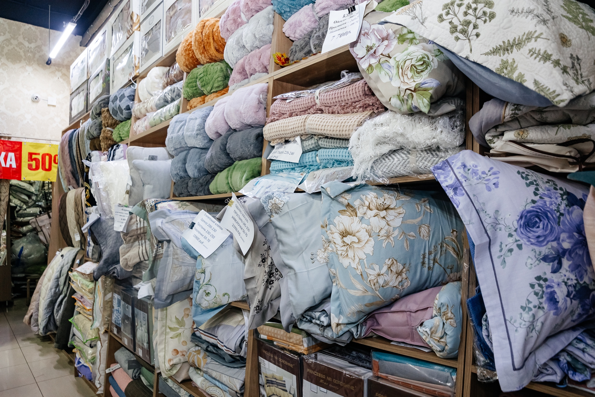 От халатов до комплектов белья от поставщика IKEA: в Челнах работает масштабный магазин текстиля