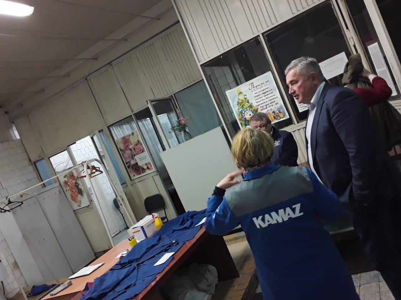 На АВЗ решают проблему грязной спецовки – говорят, не отстирывается (фото)