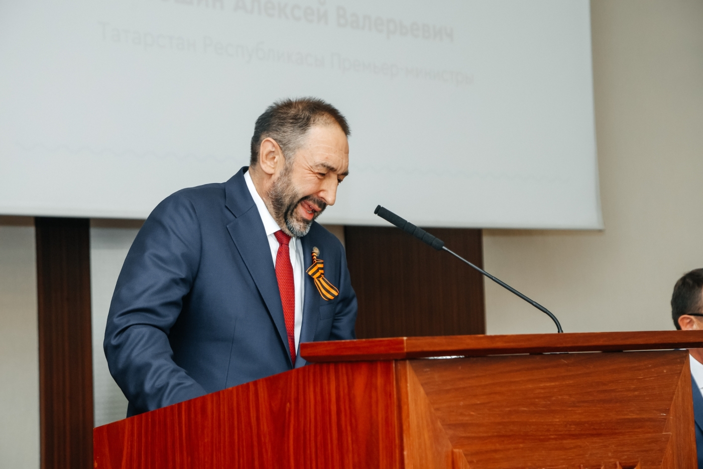 «Я был не очень, может быть, и удобный, даже Рустам Нургалиевич сказал мне: «Сам не спишь и нам не даешь»