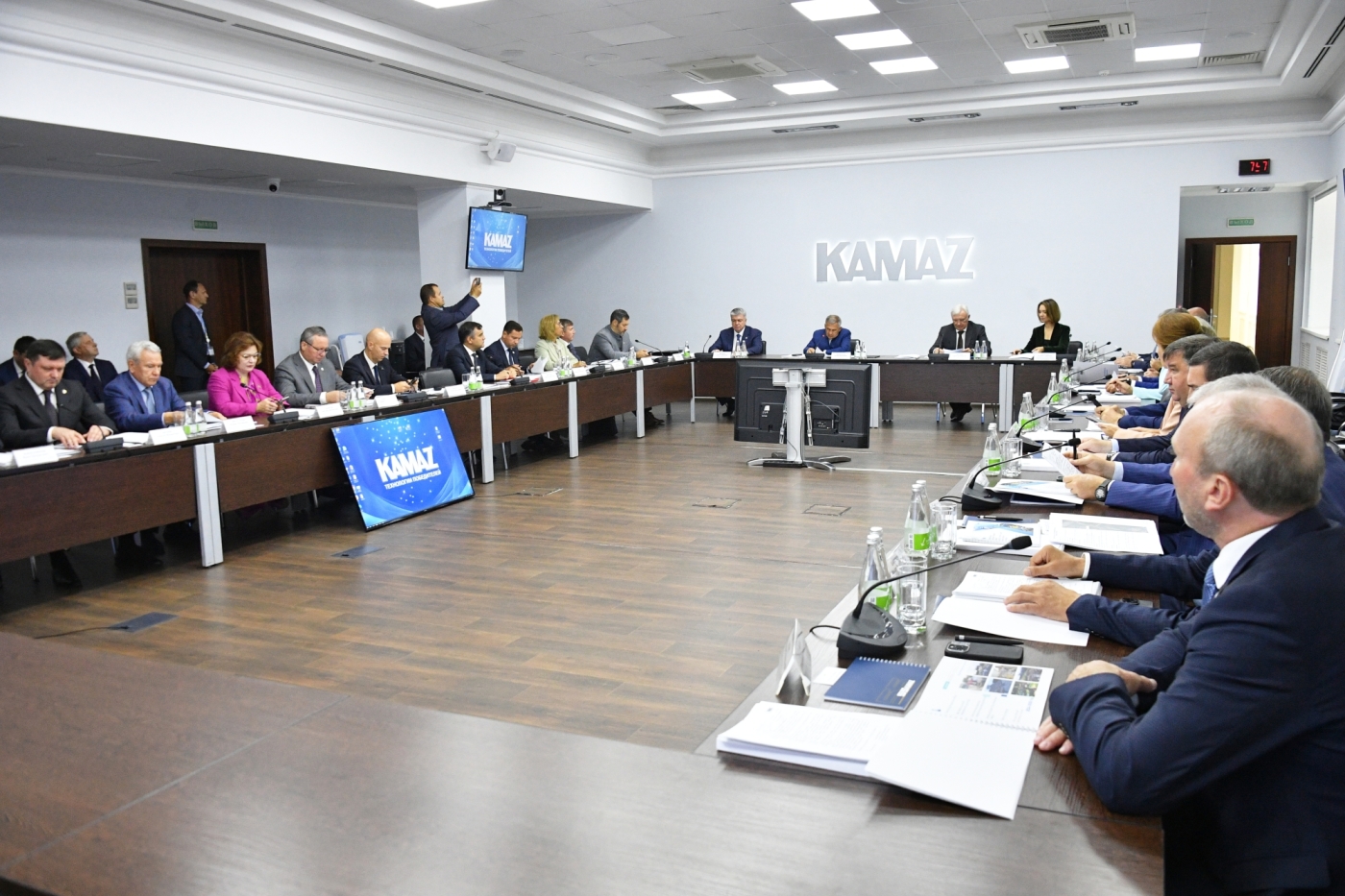 От «запрещенки» для большегрузов до миллиардной «пищевки» – что показали и рассказали Минниханову 