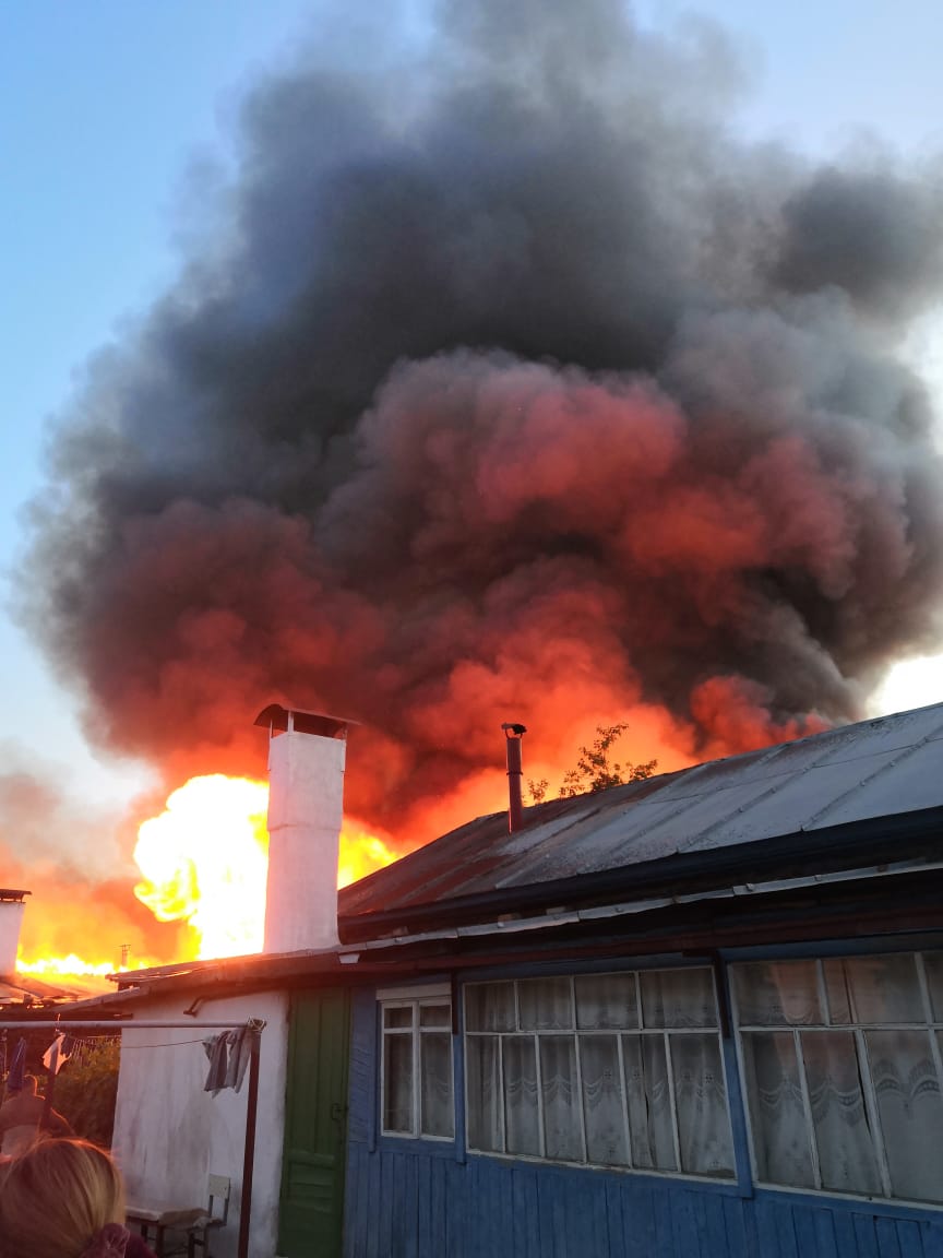 В Рябинушке горит несколько частных домов. На место выехал мэр