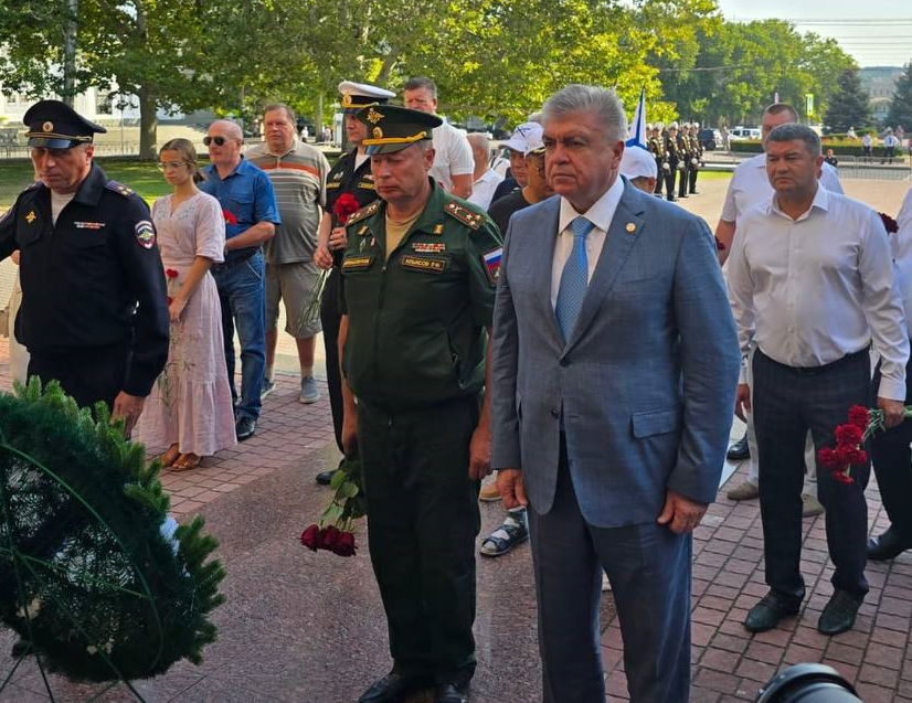 Делегация из Челнов почтила памят﻿ь защитников Севастополя