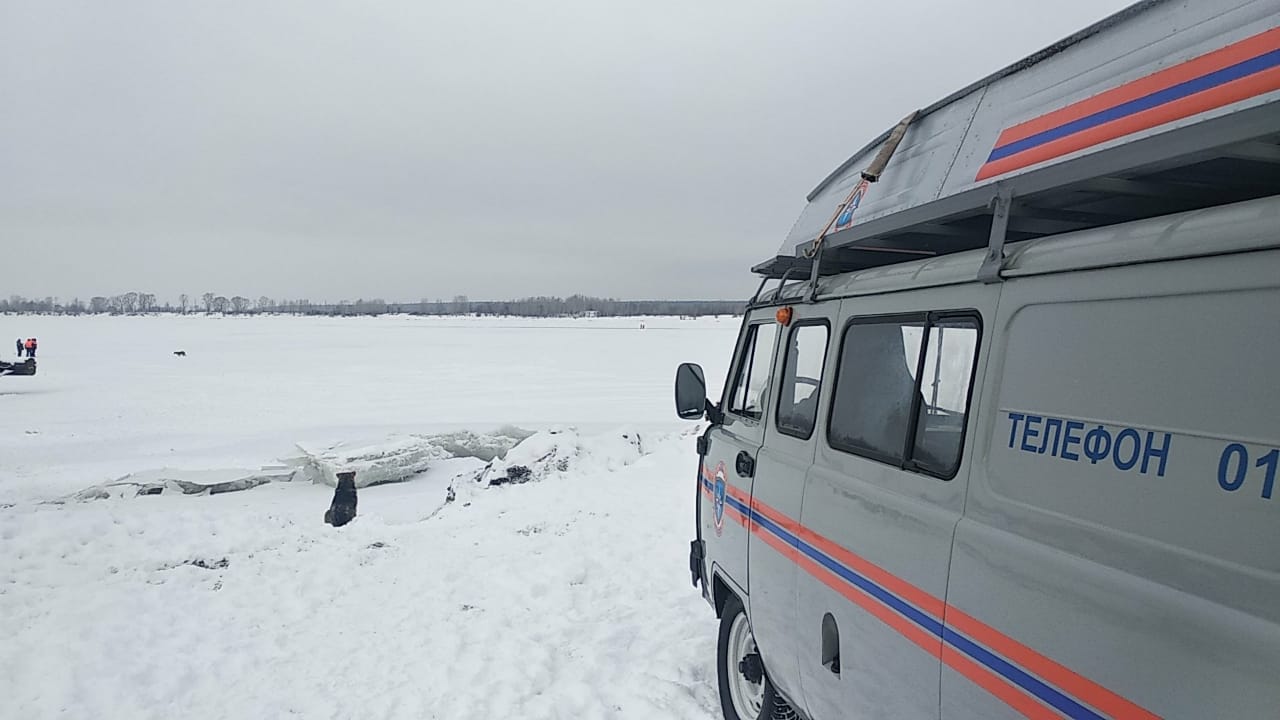 В Челнах в районе пристани рыбак провалился под лед. Спасатели ищут тело