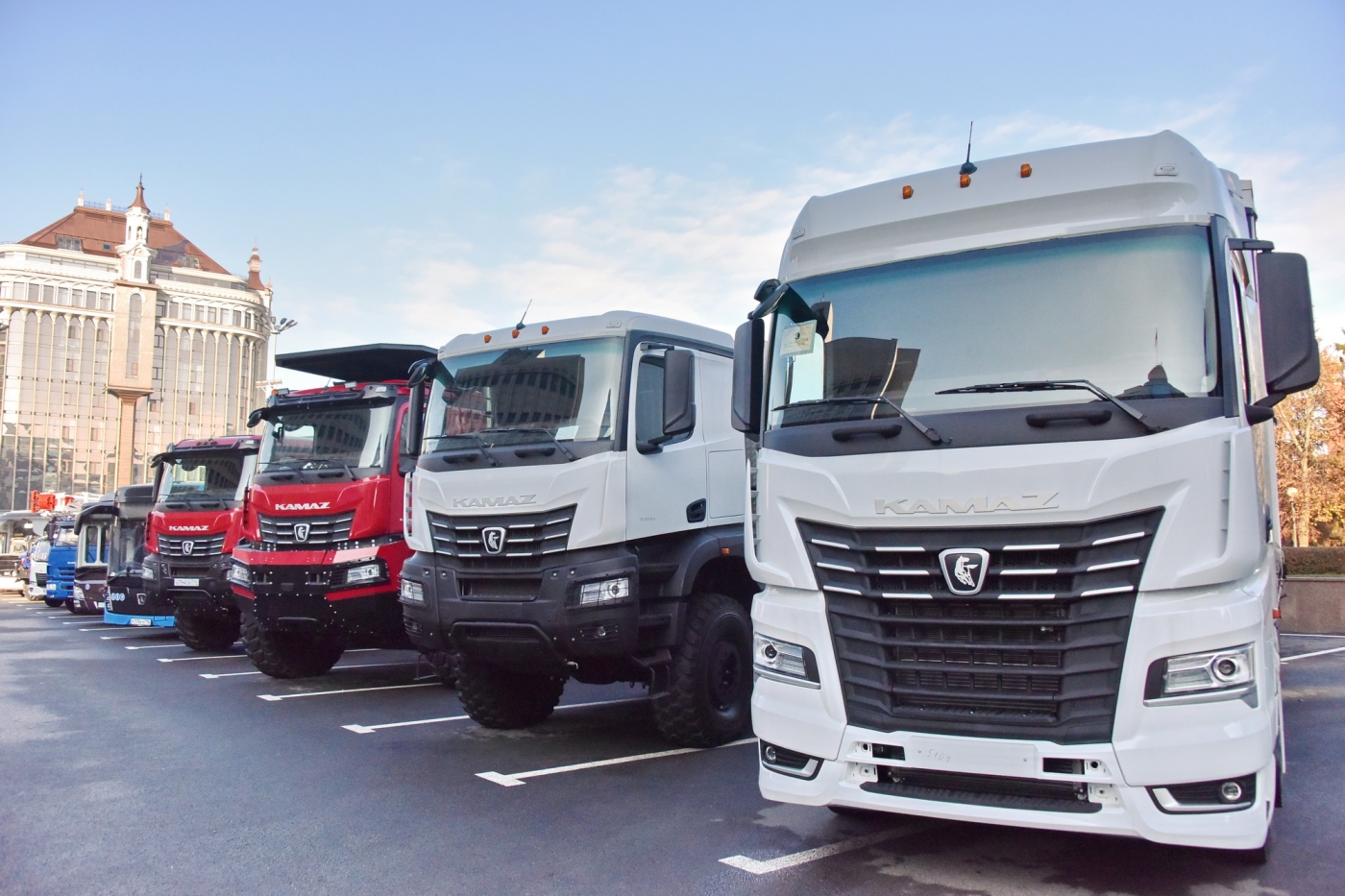 Фото: «КАМАЗ» представил новую технику в Казани на саммите БРИКС Фото: «КАМАЗ» представил новую технику в Казани на саммите БРИКС